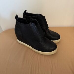 Stylish Women's Sneakers in Black